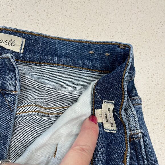 Madewell 10" High Rise Skinny Jeans – Button Front Edition (Size 26) - Picture 3 of 16